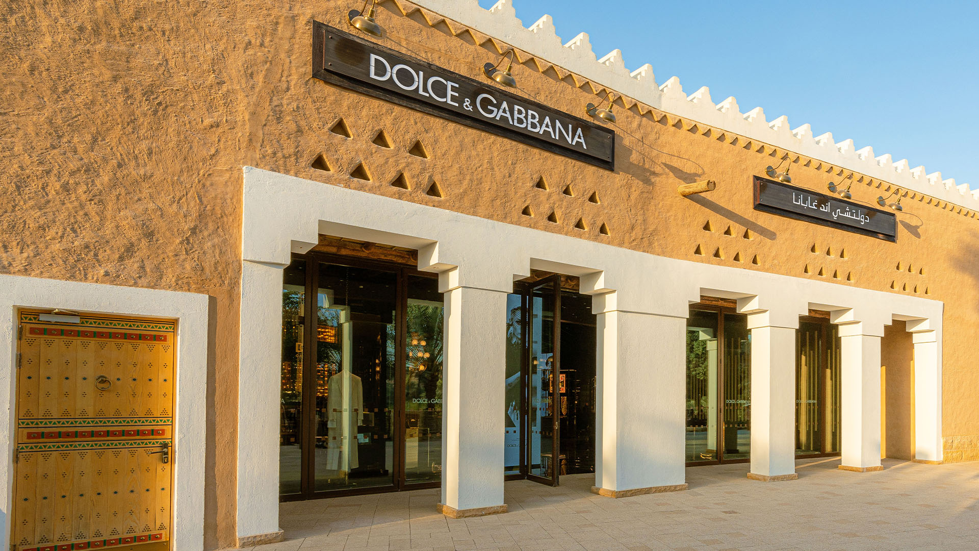 dolce-and-gabbana-new-opening-bujairi-terrace-riyad-diriyah-desk