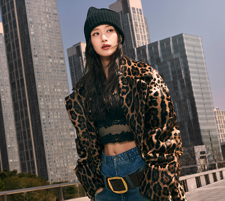 Dolce&Gabbana Fall/Winter 2025 Campaign - Mun KaYoung and Jung Haein - 03