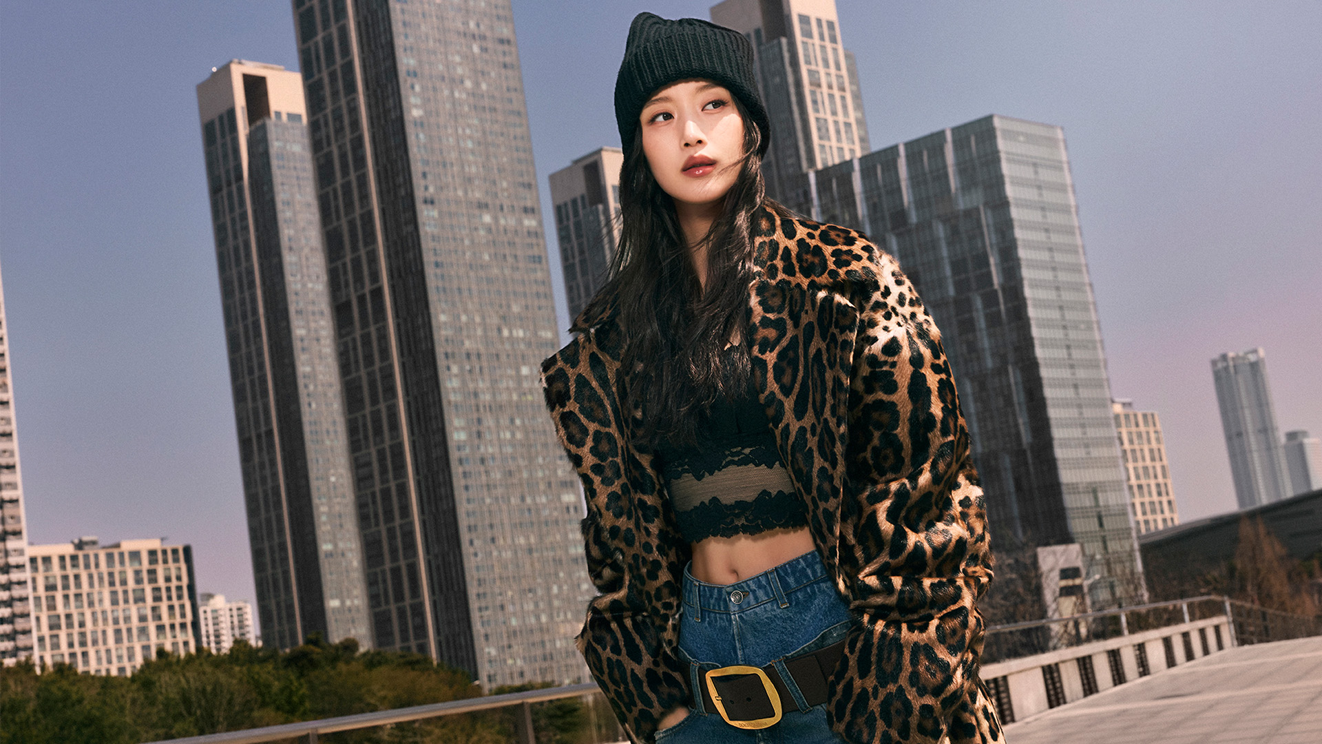 Dolce&Gabbana Fall/Winter 2025 Campaign - Mun KaYoung and Jung Haein - 01