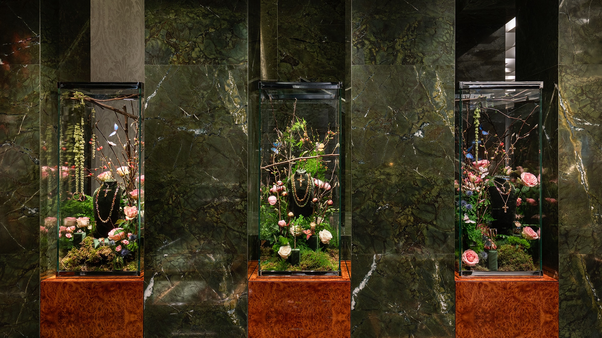 Dolce&Gabbana Watches&Jewelry Collections - Milan Via Monte Napoleone 4 Boutique - 01