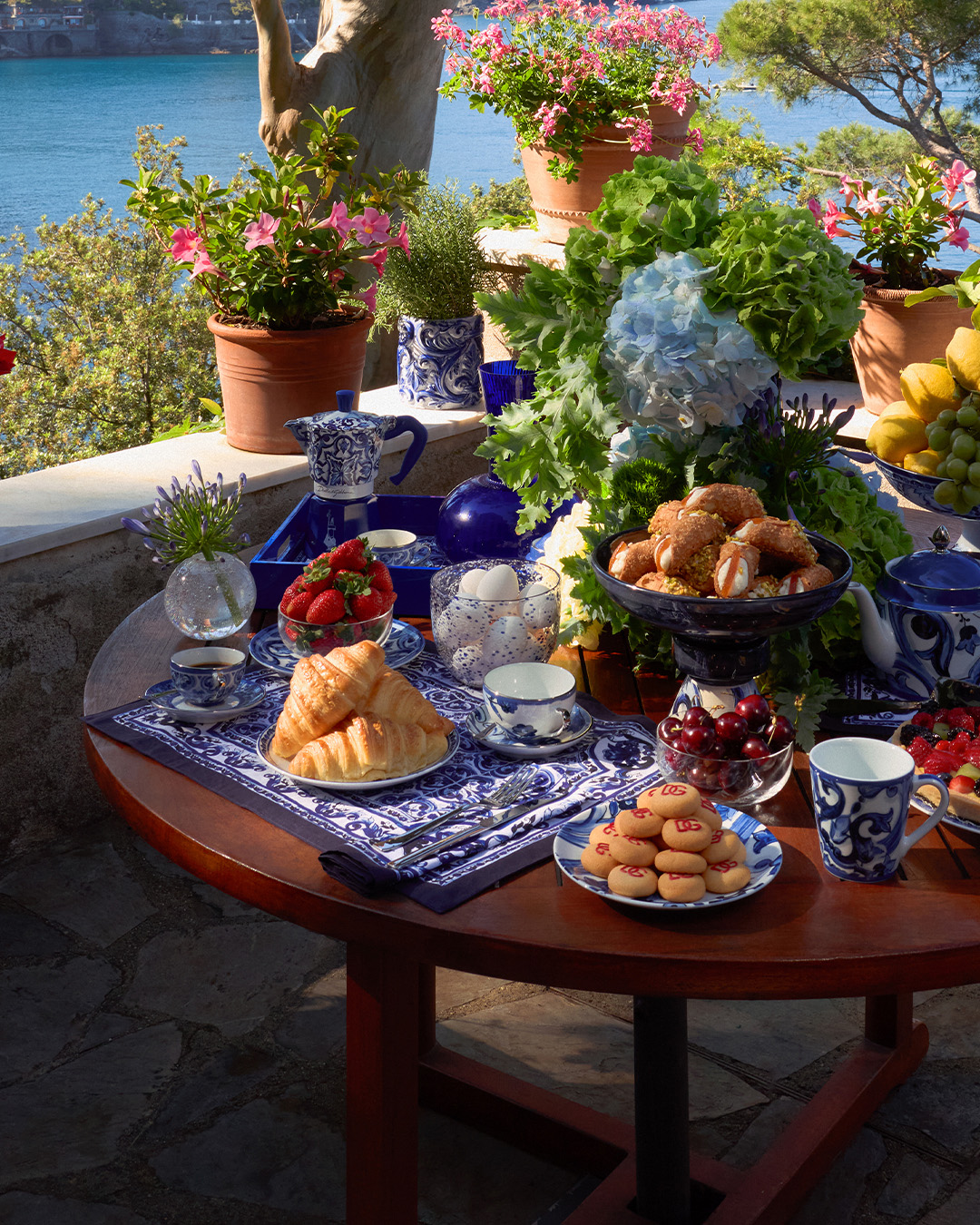 Dolce&Gabbana Casa | Summer Selection 2026 - Ombrelloni, Gonfiabili, Tessile Bagno, Mise en Place - 21