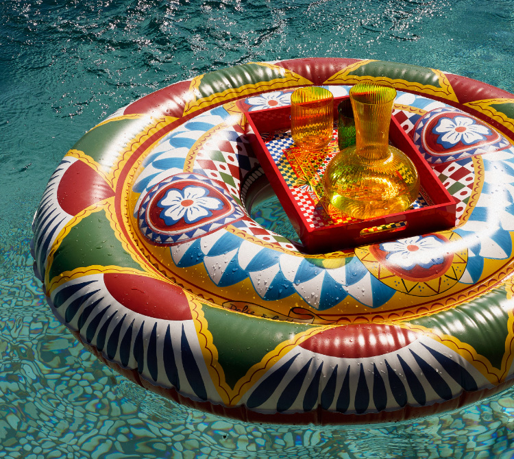 Dolce&Gabbana Casa | Summer Selection 2026 - Ombrelloni, Gonfiabili, Tessile Bagno, Mise en Place - 03